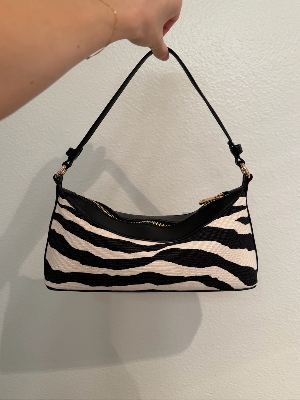 NWT! Black and Cream Zebra Shoulder Bag - Picture 2 of 5